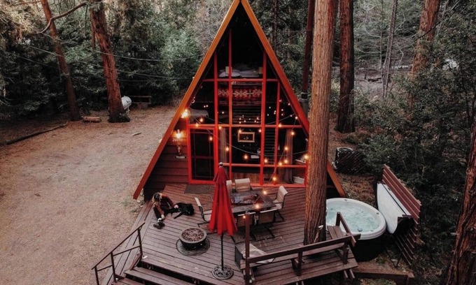 Idyllwild Cabina | ¡Como se ve en Sunset Magazine y en Neiman Marcus Holiday Book!