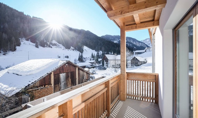 San Martino in Badia Apartamento | Idílico apartamento "Kronplatz" con balcón, jardín y Wi-Fi