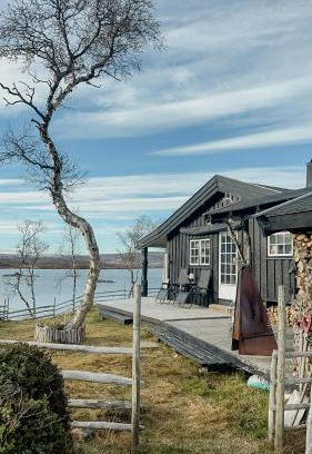 Holtalen Casa | Idyllic Cabin By The Water In Hessdalen