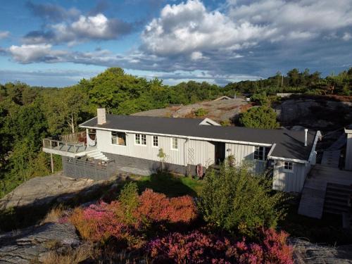Lillesand Casa | Idyllic Cabin in Lillesand fantastic ocean view