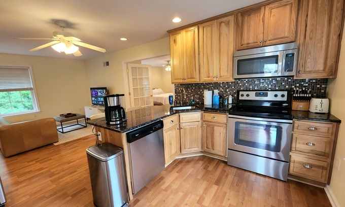 Pike Creek Casa | Idyllic carriage house private 2 car garage W/D