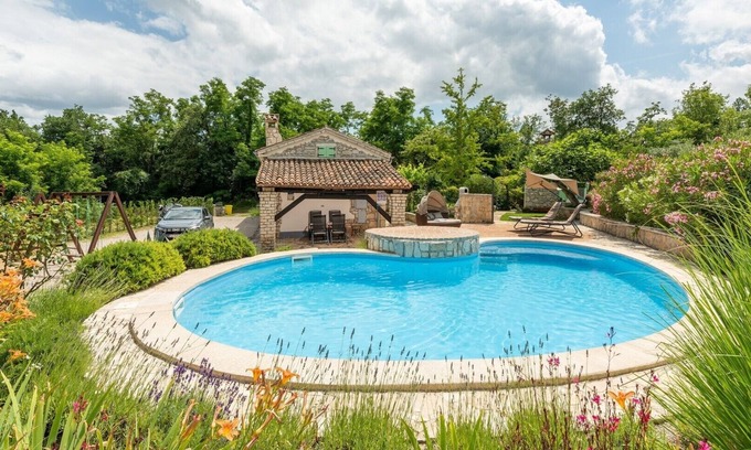 Martinski Villa | Casa Corona / Rustic Casa Corona near Labin, Istria