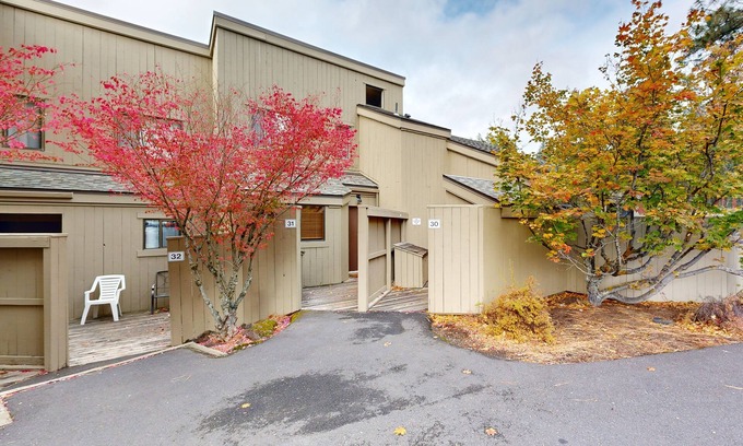 Black Butte Ranch Casa | Idyllic Central Oregon condo with pools, athletic courts, wood fireplace, & AC
