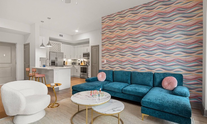 Naples Apartamento | Idyllic Escape: 2BR/2BA w./ Pool, Gym, and Theater