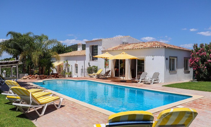Sao Clemente Cabaña | Idyllic Farm House with huge Garden for 14PAX