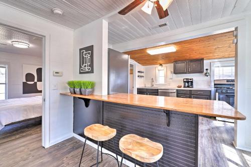 Fayetteville Casa | Idyllic Fayetteville Home - Walk to UA Campus!