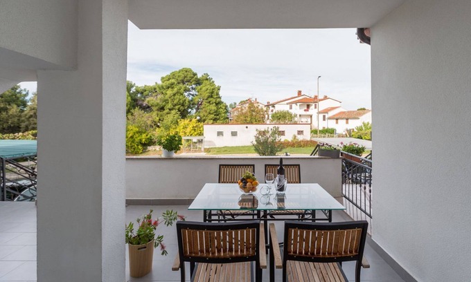 Brulo Apartamento | Piso idílico a 600 metros de la playa con terraza privada, WiFi, plaza de aparcamiento