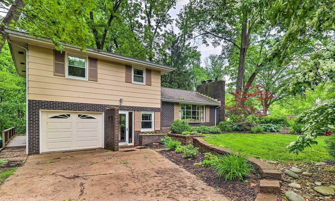 Glen Carbon Casa | Idyllic Glen Carbon Home w/ Screened-In Porch