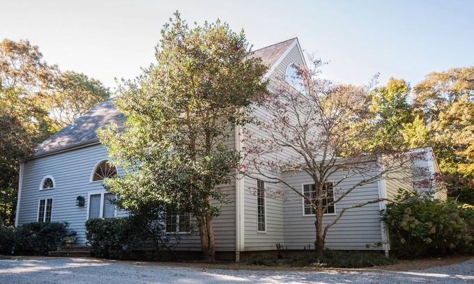 Amagansett North Casa | Idyllic Hamptons Home in Amaganset with pool that is close to town & the beach.