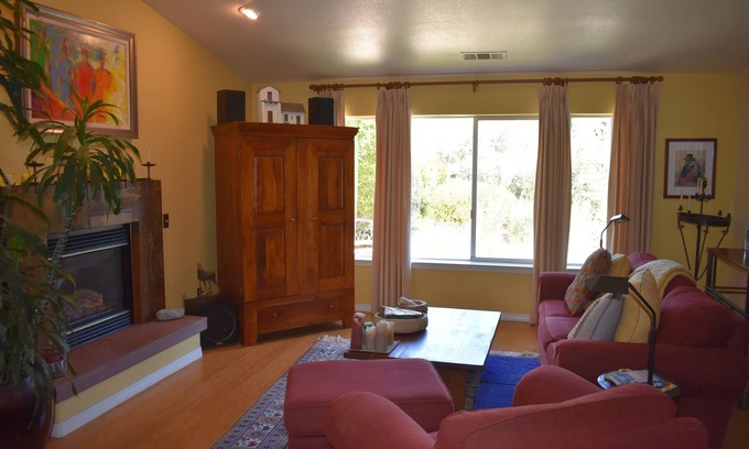 Atascadero Casa | Idyllic home on quiet cul-de-sac in Santa Margarita, 10 min to San Luis Obispo
