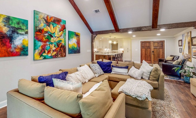 Columbus Casa | Idyllic Lakefront Home - Sprawling Deck & Dock