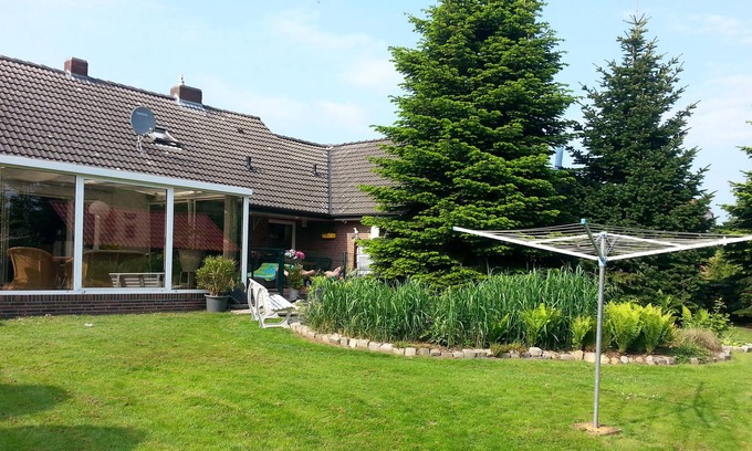 Leezdorf Apartamento | Ubicación idílica, planta superior, gran terraza soleada, barbacoa, bienvenida de mascotas