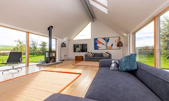 Westhill Cabina | Idyllic lodge with wood burner