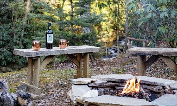 Banner Elk Cabina | Idyllic modern 1800s Log Cabin Hot Tub & Fire Pit Sugar Mountain