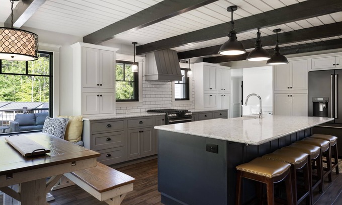 Gilford Casa | Idyllic Mountain and Lake Getaway