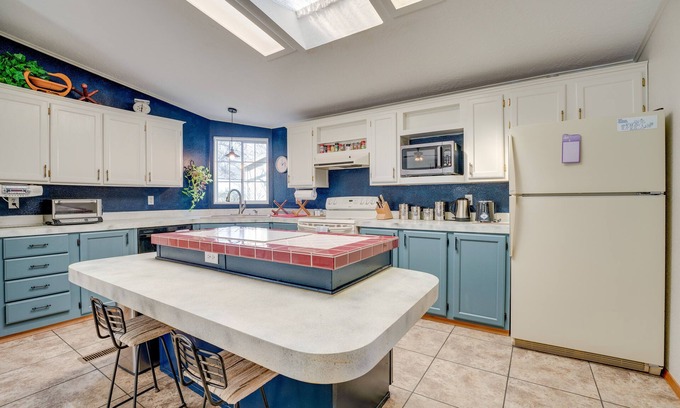 Monitor Casa | Idyllic Rock Island Home w/ Columbia River Views