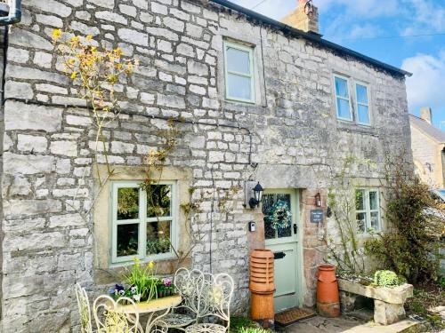 Taddington Casa | Idyllic, rustic, traditional cottage in rural village with wood burner and a great local pub