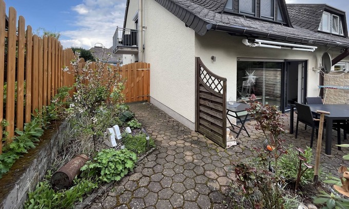 Marienhagen Casa | Idyllic semi-detached house with a romantic garden