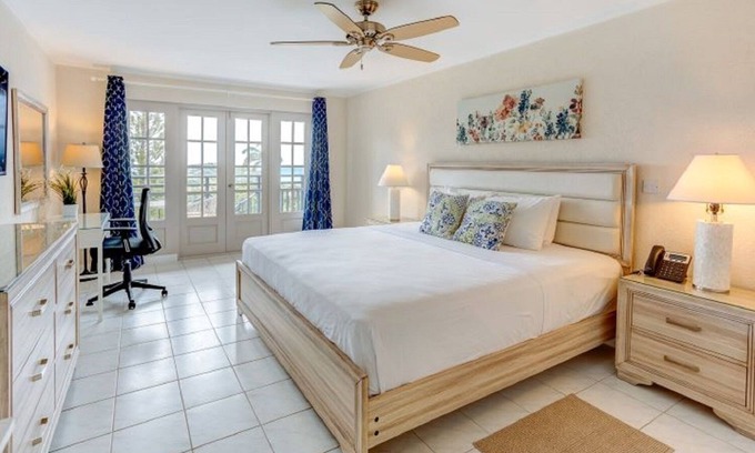 Charlotte Apartamento | Idyllic Superior Ocean View Room | Pool, Parking, Scenic View | Adults Only!
