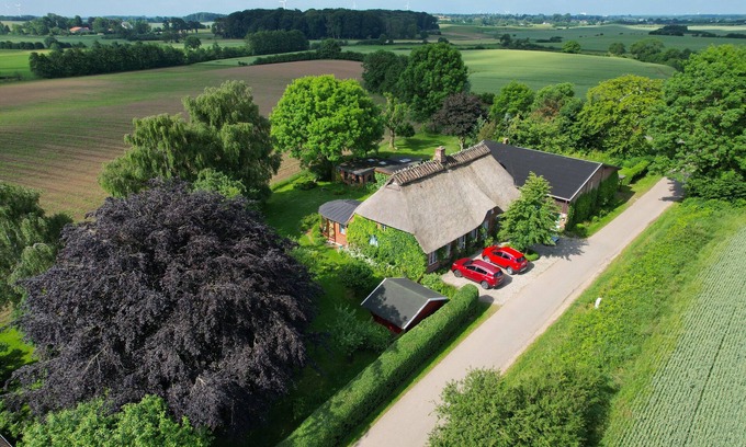 Rabenkirchen Otro | Idílica casa de techo de paja de 1860 con jardín de invierno y previsión