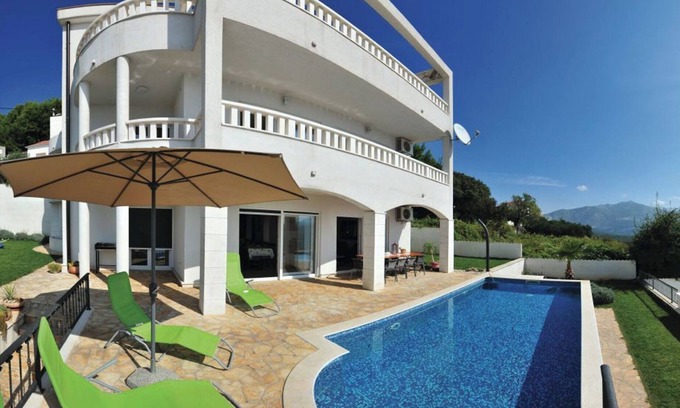 Solin Villa | Villa idílica cerca de Split - Croacia, con piscina, estacionamiento gratuito y vistas impresionantes
