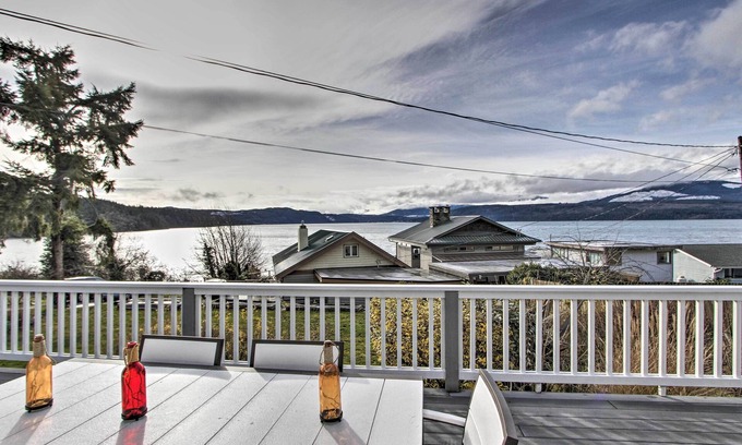Adelma Beach Cabaña | ¡NUEVO! Waterfront Cottage w / Beach + Sunset Views!