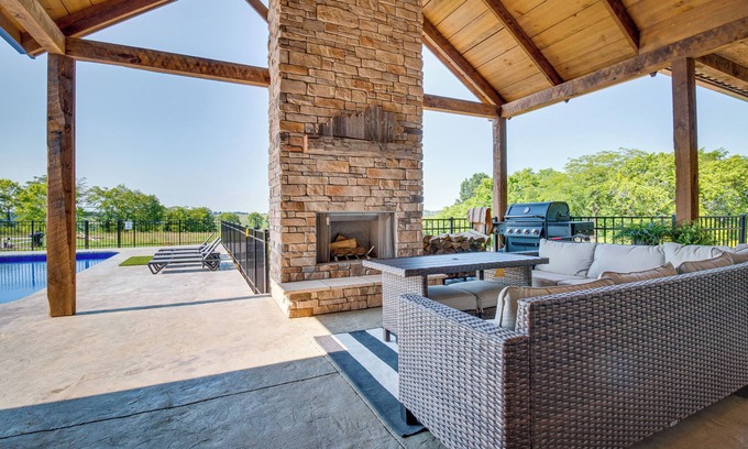 Williamstown Casa | Idyllic Williamstown Retreat w/ Hot Tub & Pool!