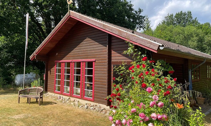 Schnellmark Casa | Idyllically situated house by the forest. Near the beach, Eckernförde, parking lots, pets