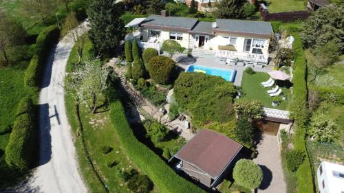 Finneck Casa | Idyllischer Ferienbungalow in ruhiger Lage mit Pool und großen Garten