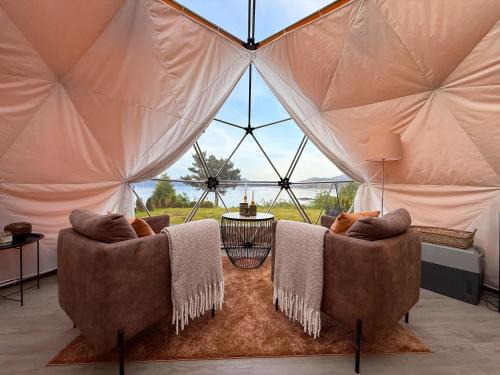 Silda Otro | Idyllisk overnatting i dome ved sandstrand