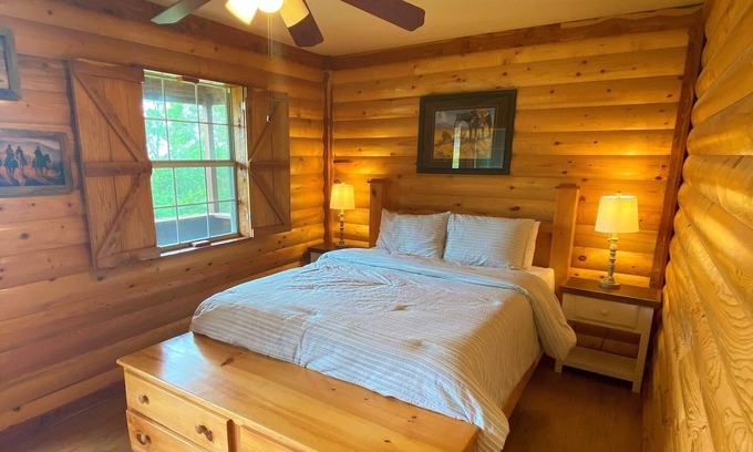 Mena Cabina | "If you're never at home and always alone, this Cabin is for you!" ...Willie