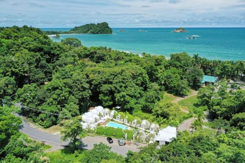 Manuel Antonio Hotel | Igloo Beach Lodge