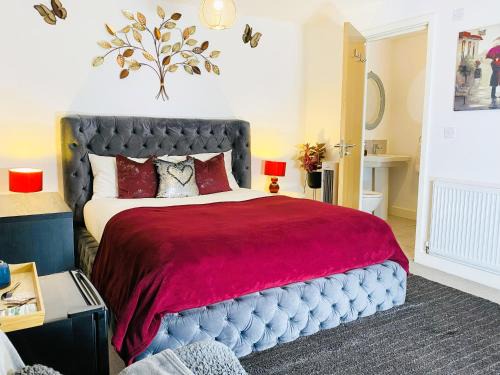 Seacroft Casa | Igloo Magnolia Room Stay I Breakfast I Free Parking