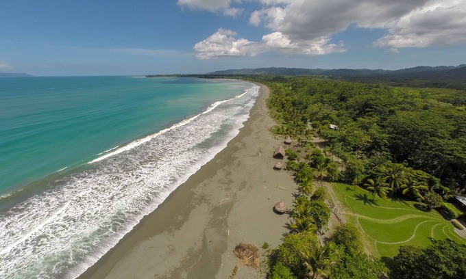Puerto Jiménez Hotel | Iguana Lodge Beach Resort