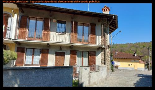 Brovello-Carpugnino Casa | Il Gatto Ombrellaio