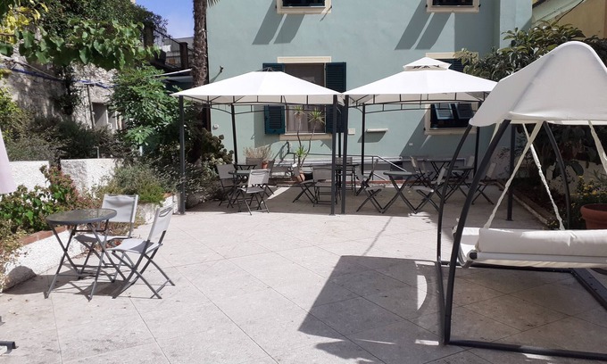 Castelletto Casa | Il Giardino dei Limoni