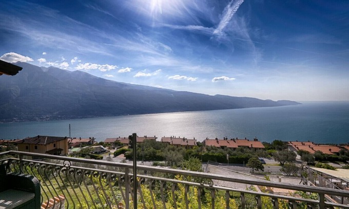 Oldesio Apartamento | Il Grano - Theater Home, with beautiful lake view
