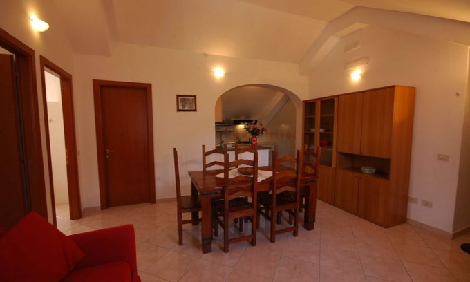 Tramonti Casa | Il Libeccio A3 Apartamento de 2 dormitorios con acceso al jardín y a la piscina.
