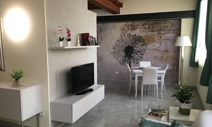 Volta Mantovana Apartamento | Il Vicoletto Casa de vacaciones en las colinas de Morainic, a pocos km del lago de Garda