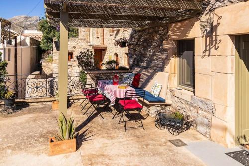 Megalo Chorio Apartamento | ILAKATI House, Megalo Horio village, Tilos Island