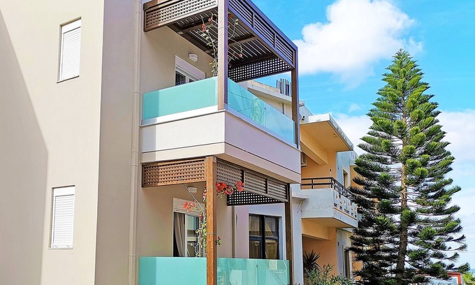 Rethymno Chalet De Esquí | Casa moderna renovada de dos pisos, junto a la playa y todas las comodidades, no se necesita automóvil