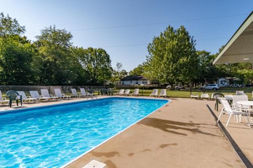 Saugatuck Casa | Illustrator Cottage - Goshorn Lake access - community pool - lots of outdoor activities!