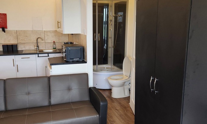 Stone Apartamento | Immaculate 1-bedroom in Greenhithe