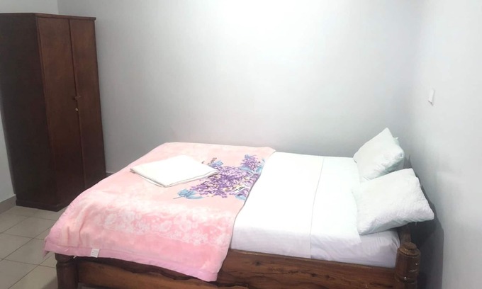 Remera Cabina | Immaculate 10-Bed Lodge in Kigali