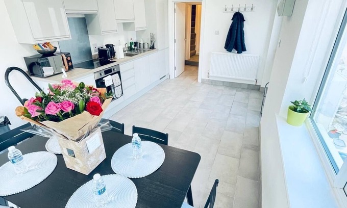 Cambridge Casa | Immaculate 2 Bed House in Cambridge