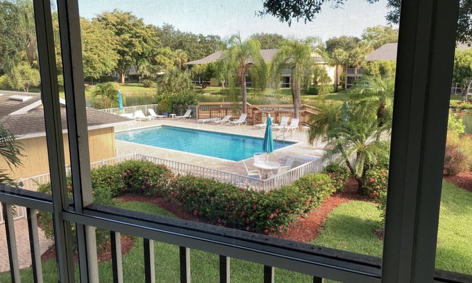 Imperial Golf Estates Condominio | Immaculate, 2 bedroom, 2 bath end unit, next to the pool