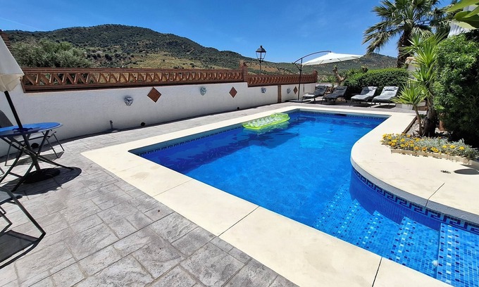 Mondron Villa | Inmaculada villa de 2 dormitorios y 2 baños Piscina privada climatizada para 4 (MAX 6)