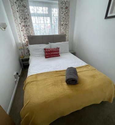 Luton Casa | Immaculate 3-Bed House in Luton