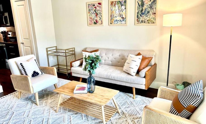 College Station Apartamento | Immaculate Apartment w/King Bed &Resort Style Pool