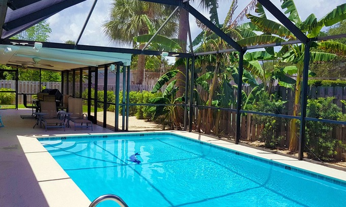 South Patrick Shores Casa | Inmaculada casa de playa con muchas comodidades y piscina climatizada!